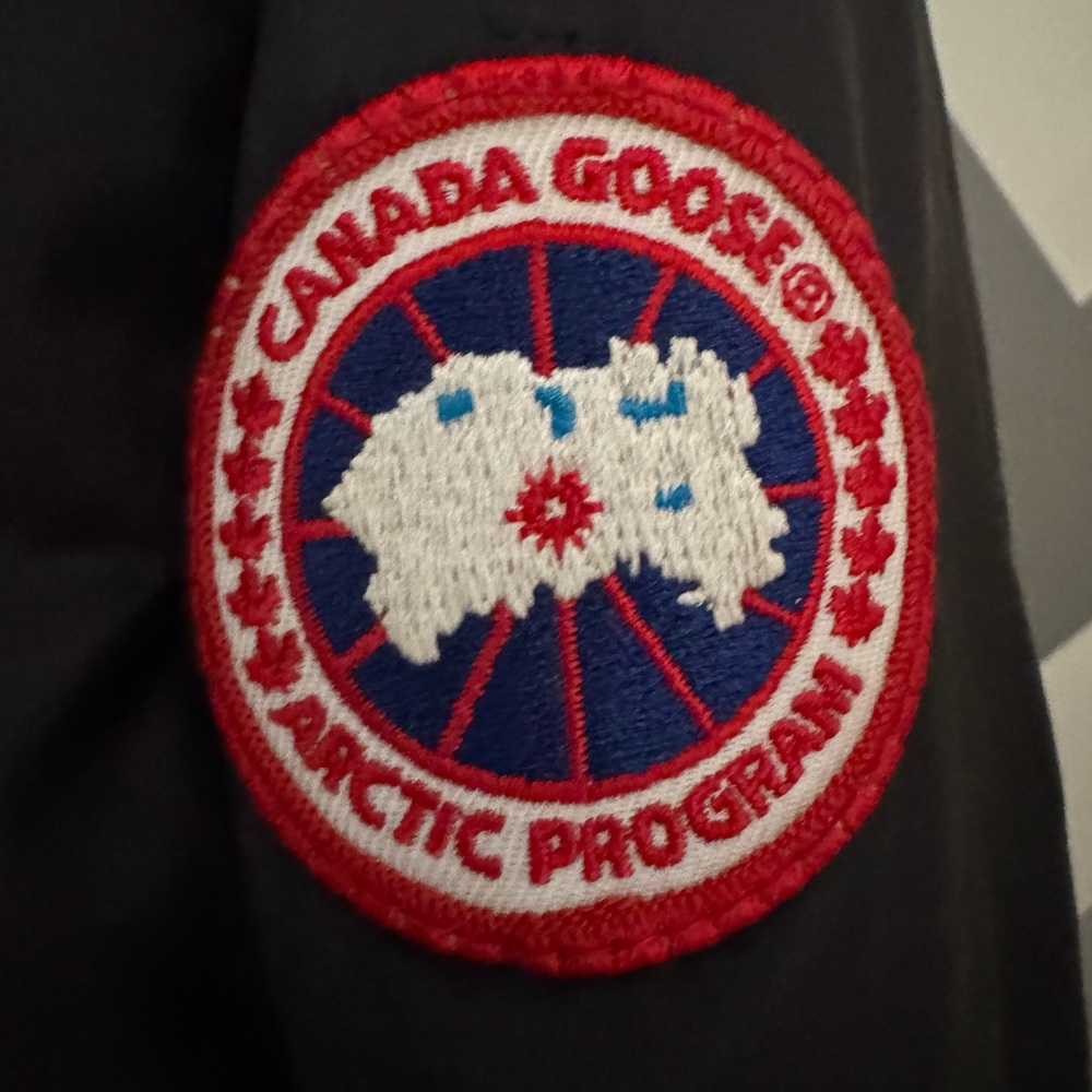 Canada Goose Men’s Lodge Parka. Black. Size XS - Picture 6 of 9